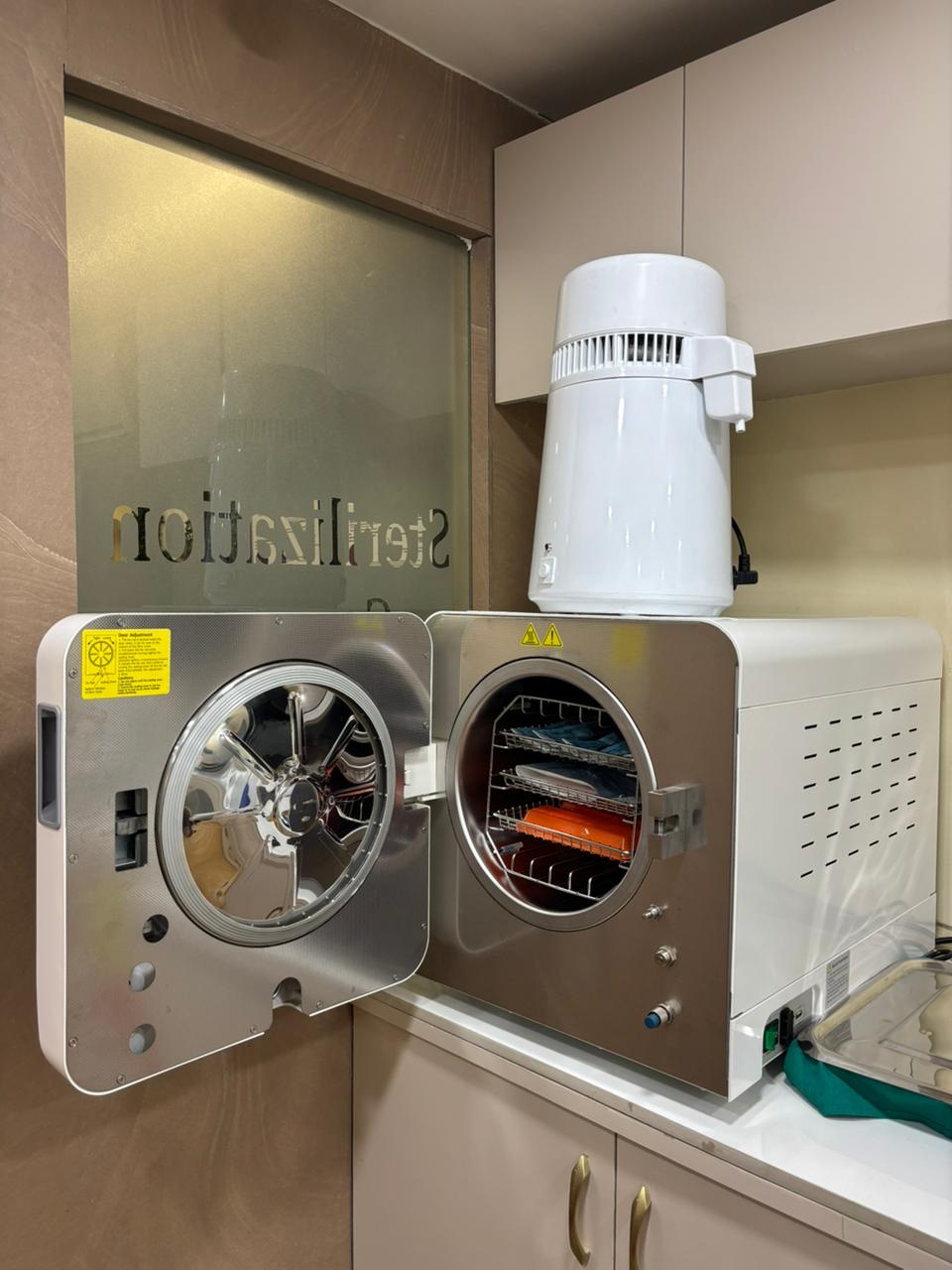 Class-B autoclave sterilizer with a water distiller in the sterilization corner